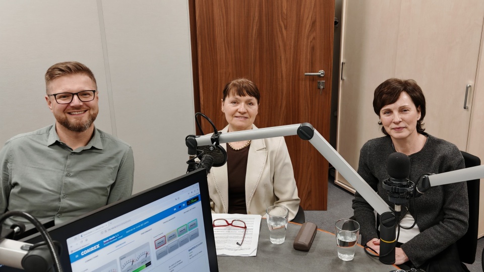 W toruńskim studiu zasiedli (od lewej): Maciej Tucholski, Ewa Siemińska i Aneta Szcześniak/fot: Zdzisław Nawrat