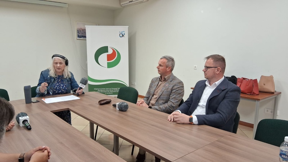 Audycję prosto z Centrum Dialogu w Janikowie prowadziła Żaneta Walentyn (po lewej)/fot: Violetta Drążkowska
