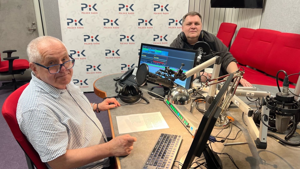 Gościem Wojciecha Sobocińskiego w bydgoskim studiu był ks. Sławomir Bar (od lewej)/fot: Izabela Langner