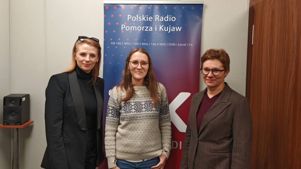 Od lewej: dr Anna Michalska, Adriana Andrzejewska-Kuras i Monika Szelc w toruńskim studiu Polskie Radia PiK. Fot. Zdzisłąw Nawrat