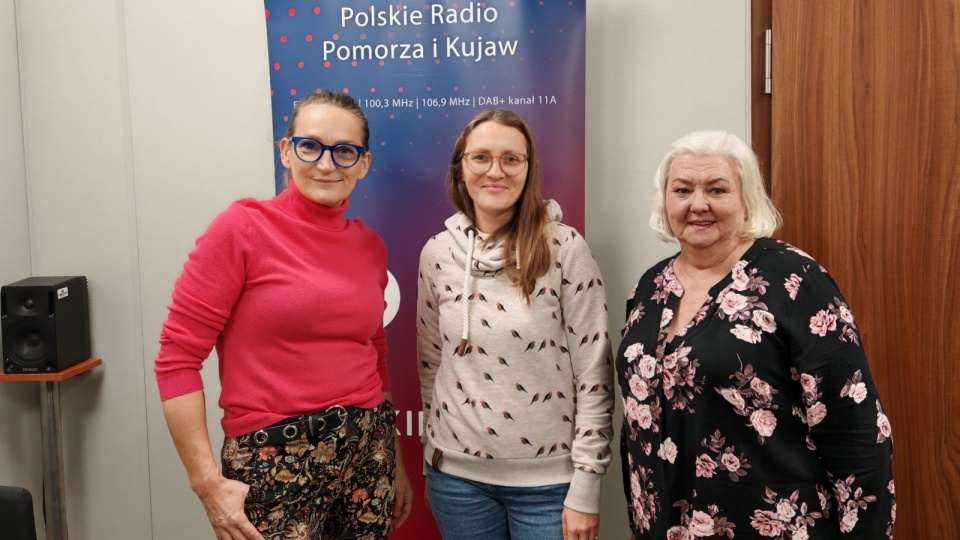 Od lewej: Sylwia Kowalska, Adriana Andrzejewska-Kuras i Jadwiga Wojciechowska w toruńskim studiu Polskiego Radia PiK. Fot. Zdzisław Nawrat
