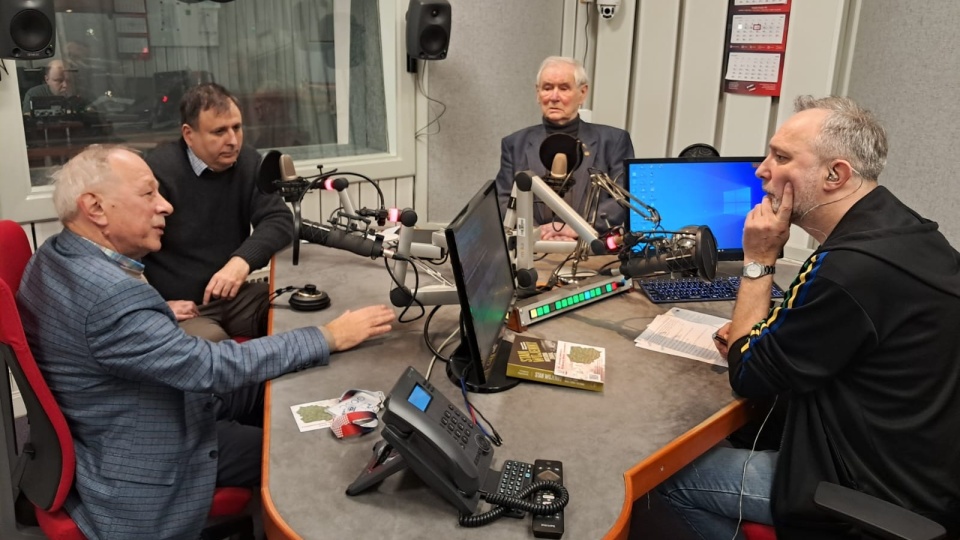 Od lewej: prof. dr hab. Andrzej Zaćmiński, Krzysztof Osiński, Tadeusz Antkowiak i redaktor Maciej Wilkowski/fot. Magdalena Gill