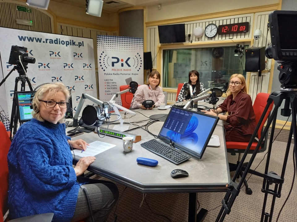 Od lewej: prowadząca Magda Jasińska, Magdalena Chylebrant-Karolak, Milena Wiśniewska i Anna Borysiak/fot. Patrycja Malinowska