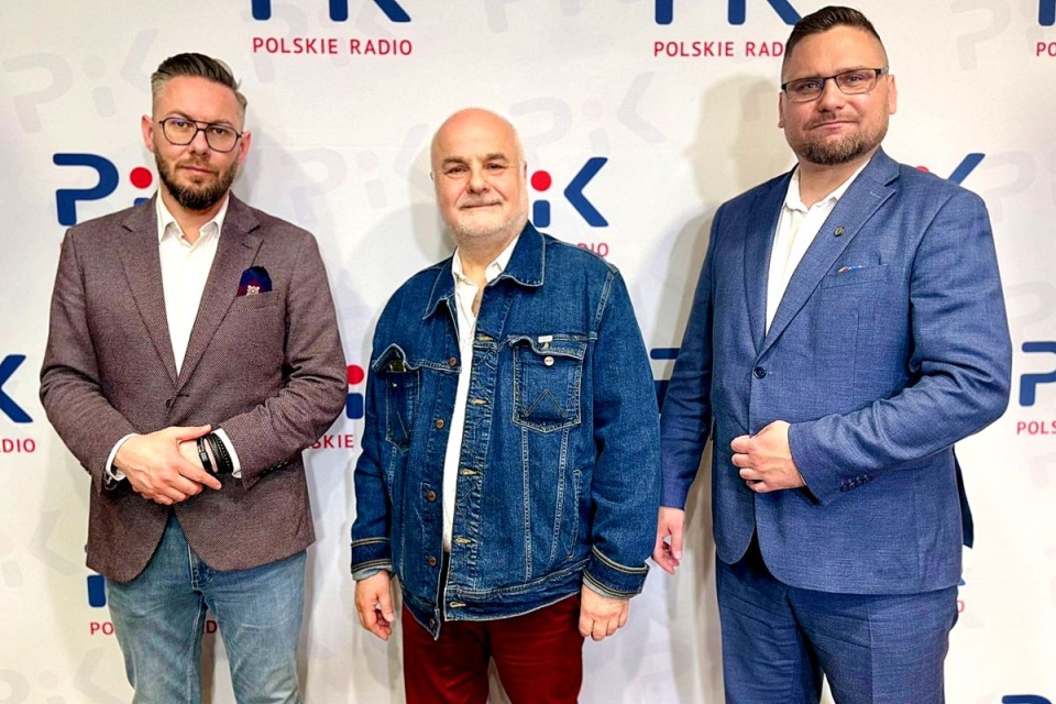 Goście w audycji Magdy Jasińskiej. Od lewej: dr Tomasz Zwolinski - ordynator chirurgii Szpitala Uniwersyteckiego im. Jana Biziela, dr hab. Wojciech Szczęsny - profesor Uniwersytetu Mikołaja Kopernika, Marcin Piątek - prezes Kujawsko-Pomorskiej Okręgowej Izby Aptekarskiej. Fot. Izabela Langner/PR PiK