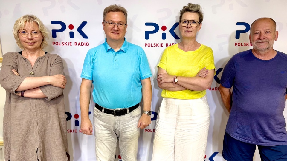 Goście w audycji Magdy Jasińskiej (L), obok autorki stoją: Dariusz Kistela - inspektror pracy, Magdalena Araczewska - pełniąca obowiązki zastępcy okręgowego ispektora pracy, Sławomir Wittkowicz - Forum Związków Zawodowych. Fot. Izabela Langner/PR PiK