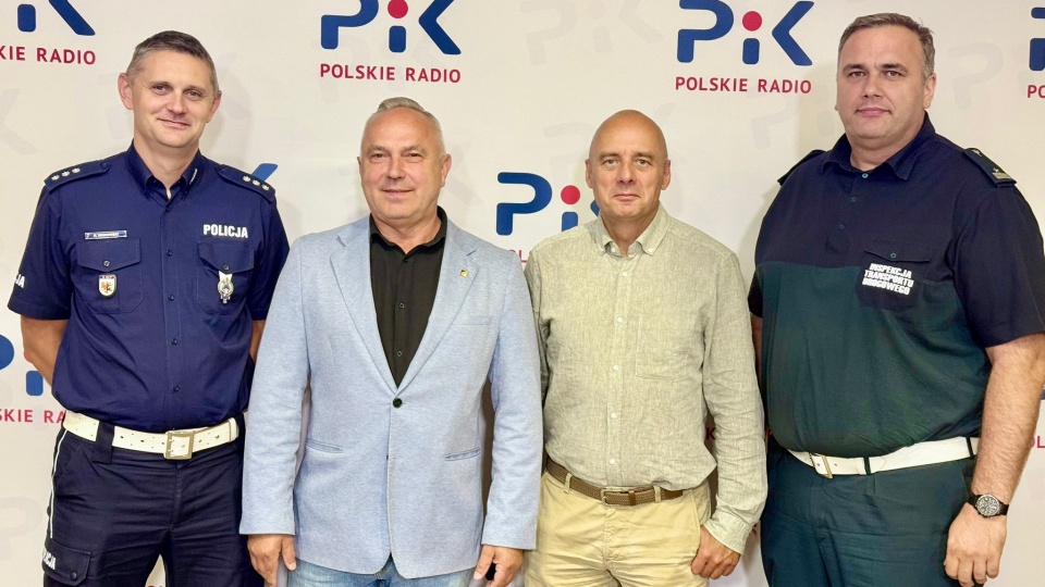 Od lewej: kom. Remigiusz Rakowski, Grzegorz Chełminiak, Przemysław Pezacki i insp. Krzysztof Nowak/fot. Izabela Langner