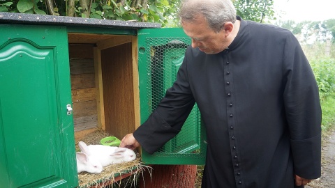 W minizoo ks. proboszcza Tomasza Kapczyńskiego na plebanii w Orlu