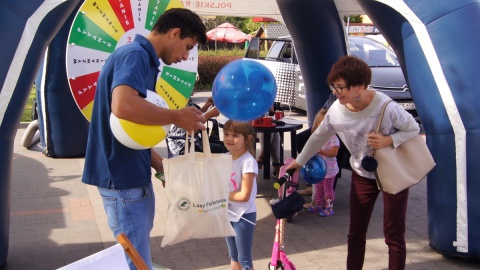 "Ale PiKne lato!" - Dla dziecka balonik i piłeczka, a dla dorosłych torba pełna niespodzianek. Fot. Henryk Żyłkowski