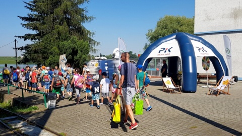 Pogoda sprzyja wizytom na przystani w Janikowie, a przy okazji również w studiu mobilnym Polskiego Radia PiK. Fot. Marta Jagodzińska