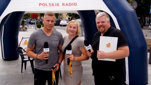 "Ale PiKne lato!" - Bez względu na aurę Michał Słobodzian i jego goście zawsze pogodni. Fot. Henryk Żyłkowski