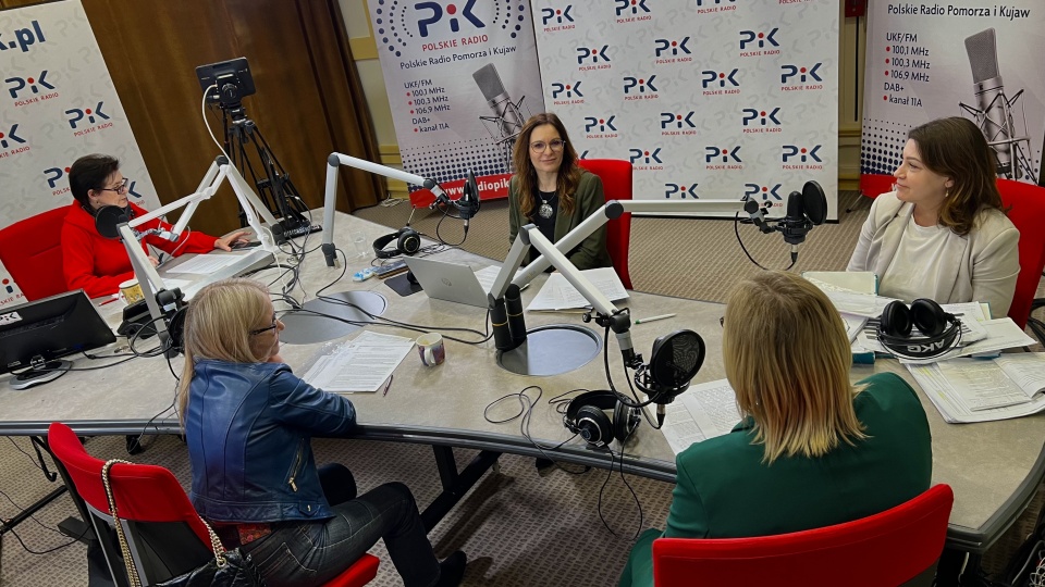 Gośćmi Ewy Kurzawy były: Krystyna Michałek, Grażyna Mucha, Józefa Spychała i Agnieszka Podemska/fot: Izabela Langner