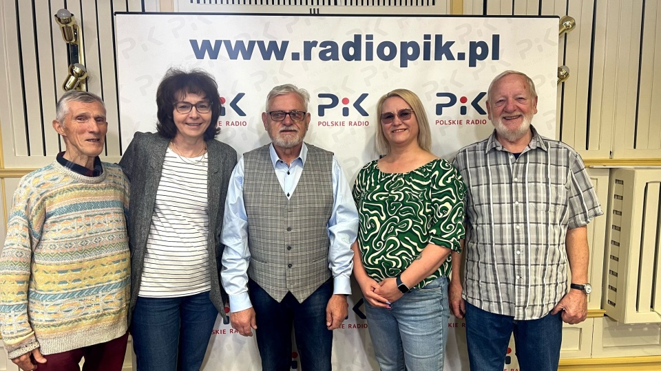 Gośćmi Małgorzaty Burchardt (druga od lewej) byli: Korneliusz Korniluk, Roman Grzechowiak, Ludmiła Jankowska z Okręgowego Zarządu Polskiego Związku i Karol Dąbrowski/fot: Izabela Langner