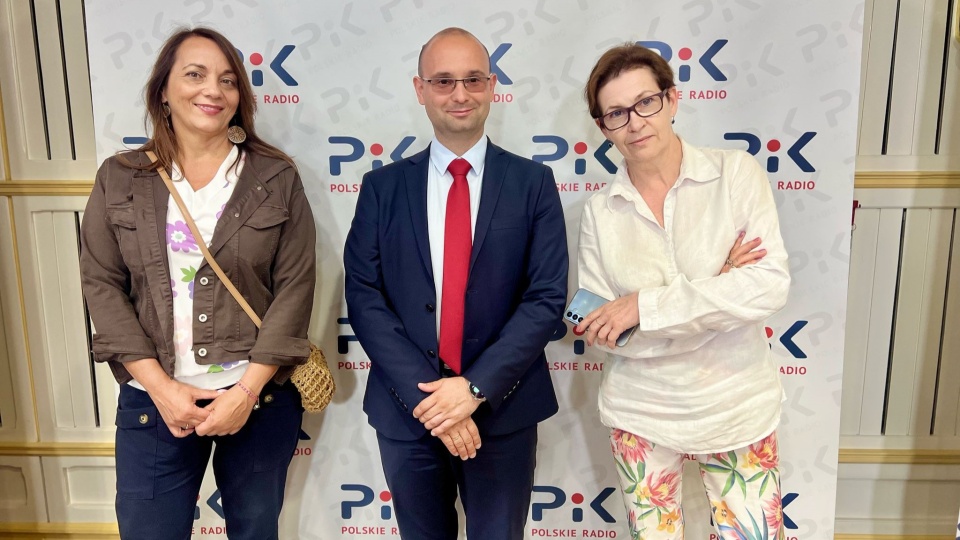 Gośmi Ewy Kurzawy (pierwsza z prawej) byli Violetta Wełnicka i Michał Wozikowski (od lewej)/fot: Izabela Langner