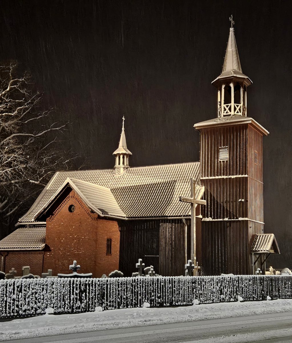 Zabytkowy, drewniany kościół pw. Podwyższenia Krzyża Świętego w Żołędowie. Fot. Ewa Dąbrowska/PR PiK