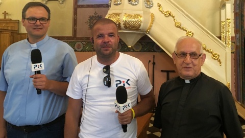 Marcin Doliński rozmawiał z pastorem Dawidem Mendrokiem i księdzem Tadeuszem Zabornym. Fot. Krystian Makowski.