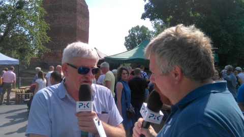 Michał Słobodzian w towarzystwie dyrektora muzeum w Brodnicy, Mariana Marciniaka. Fot. Krystyna Kuras.