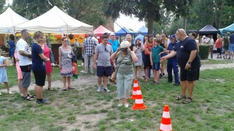 Test z goglami imitującymi stan upojenia alkoholowego. Fot.Krystyna Kuras.