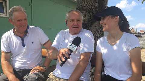 Wojciech Sobociński z Rajmundem Łącznym oraz jedną z tutejszych amazonek-Wiktorią. Fot. Krystian Makowski.