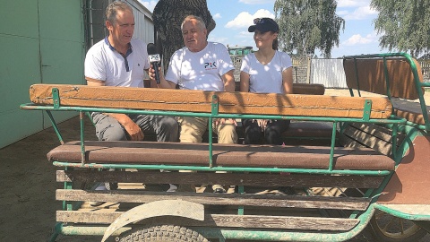 Wojciech Sobociński z Rajmundem Łącznym oraz jedną z tutejszych amazonek-Wiktorią. Fot. Krystian Makowski.