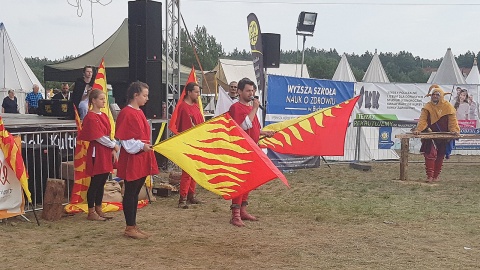 Taniec z flagami. Fot. Marta Jagodzińska.