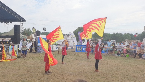 Taniec z flagami. Fot. Marta Jagodzińska.