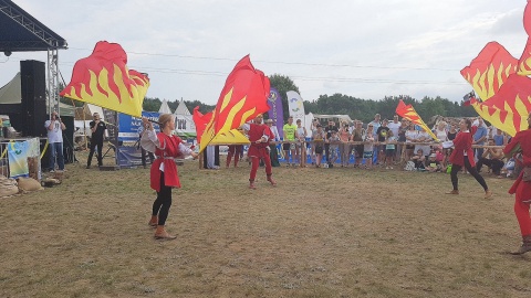 Taniec z flagami. Fot. Marta Jagodzińska.