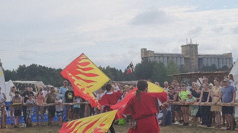 Taniec z flagami. Fot. Marta Jagodzińska.