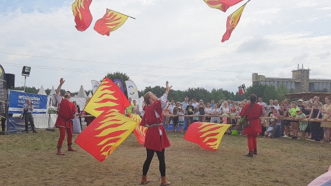 Taniec z flagami. Fot. Marta Jagodzińska.