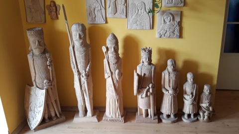 Rzeźby z drewna. Fot. Sławomir Nowak.