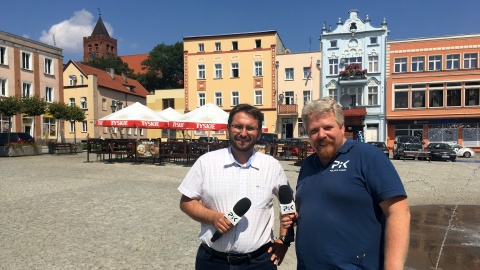Na rynku w Nowem Michał Słobodzian rozmawiał z zastępcą burmistrza, Zbigniewem Lorkowskim Fot. Krystian Makowski.