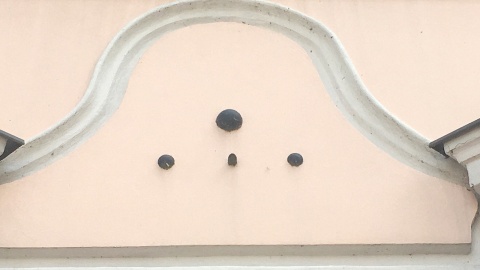 Kule nad wejściem kościoła, pamiątka po powstaniu kościuszkowskim. Fot. Krystian Makowski.