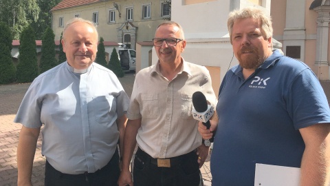 Michał Słobodzian z Maciejem Banasiem, historykiem oraz ks. Krzysztofem Sobieralskim. Fot. Krystian Makowski.