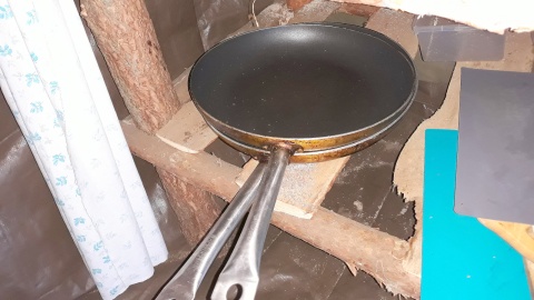 Obozowa patelnia. (Obóz ZHR nad Jeziorem Rybno). Fot. Sławomir Nowak.