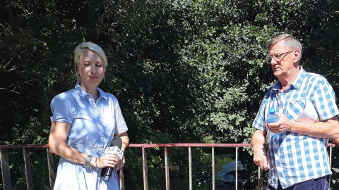 Bogumiła Wresiło z sołtysem wsi Buśnia, Januszem Adamskim. Fot. Sławomir Nowak.