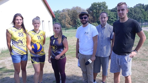 Michał Zaręba z złonami "Team Volley Chalin". Fot. Sławomir Nowak.