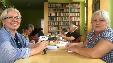 Gościem Magdy Jasińskiej była dyrektor Biblioteki, Zofia Nowak - Paczkowska. Fot. Krystian Makowski.