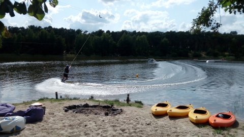 Wodne szaleństwa w WakePark-u. Fot. Jan Duks.