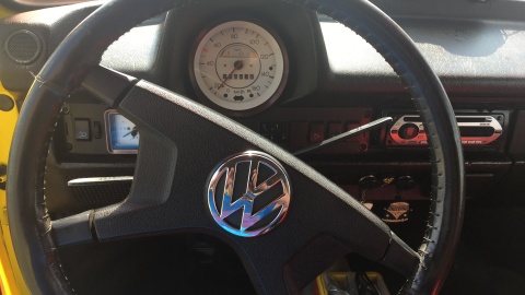 Wnętrze garbusa. Fot. Krystian Makowski.