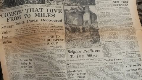 Gazeta z 11.10.1944r., informująca o bombrdowaniu połudiowej Anglii. Fot. Anna Wilkowska