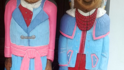 Rzeźby w Łojewie. Fot. Jan Duks.