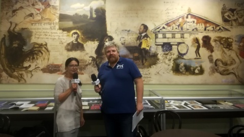 W Izbie Stanisława Przybyszewskiego Michał Słobodzian rozmawiał z kierownik do spraw promocji, Małgorzatą Znyk. Fot. Jan Duks.