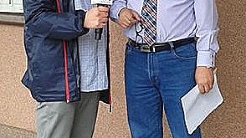 Urząd gminy Zła Wieś wielka i wójt Jan Surdyka. Fot. Sławomir Nowak.