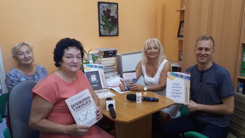 p. Henryka Bogdan, p. Halina Gębarowska, p. Mirosława Czerwińska oraz p. Hubert Fabiszewski. Fot. Bogumiła Wresiło