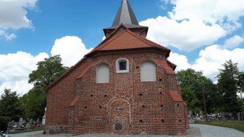 Gmach parafii pw. św. Jana Chrzciciela w Ostrowie Fot. Bogumiła Wresiło.