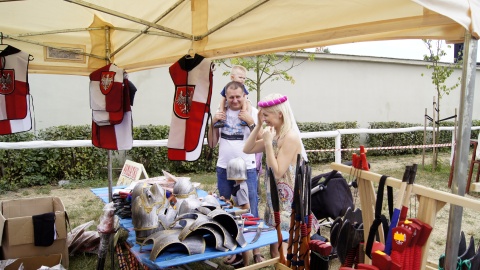 Stragany z rycerskimi pamiątkami. Fot. Henryk Żyłkowski