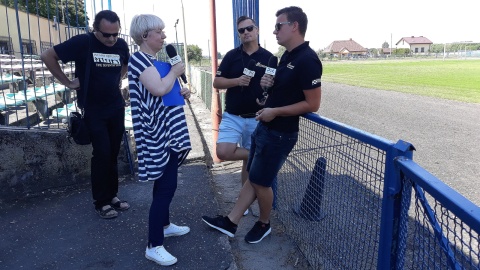 Magdalena Jasińska z Tomaszem Nowakiem i Jakubem Smuszkiewiczem z Motorsport Klubu. Fot. Sławomir Nowak.