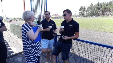 Magdalena Jasińska z Tomaszem Nowakiem i Jakubem Smuszkiewiczem z Motorsport Klubu. Fot. Sławomir Nowak.