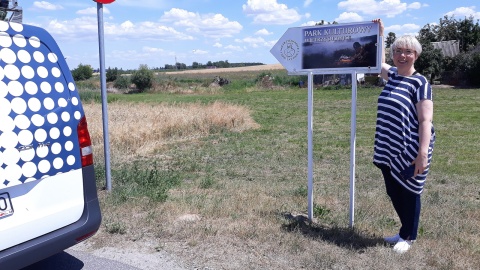 Magdalena Jasińska w drodze do Wietrzychowic. Fot. Sławomir Nowak.