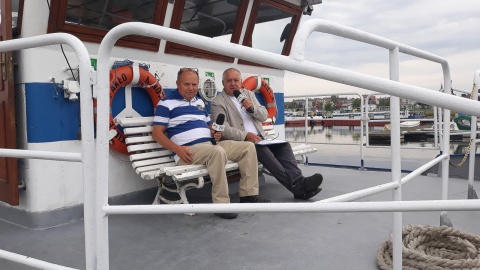 Wojciech Sobociński i kpt.Grzegorz Nadolny na pokładzie Władysława Łokietka. Fot. Sławomir Nowak.