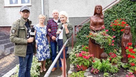 Bogumiła Wresiło i jej goście, Jan Makowiecki z żoną Marią oraz autor filmu o twórczości Makowieckiego Remigiusz Konieczka. Fot. Sławomir Nowak.